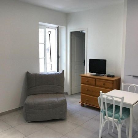 Studio Renove En Centre-Ville, Ideal Pour Des Vacances A Pied, Calme Et Confort, Classe 2 Etoiles. - Fr-1-4-512 Saint-Jean-de-Luz Ngoại thất bức ảnh